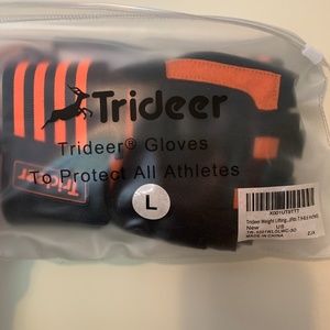 Weightlifting gloves with wrist support